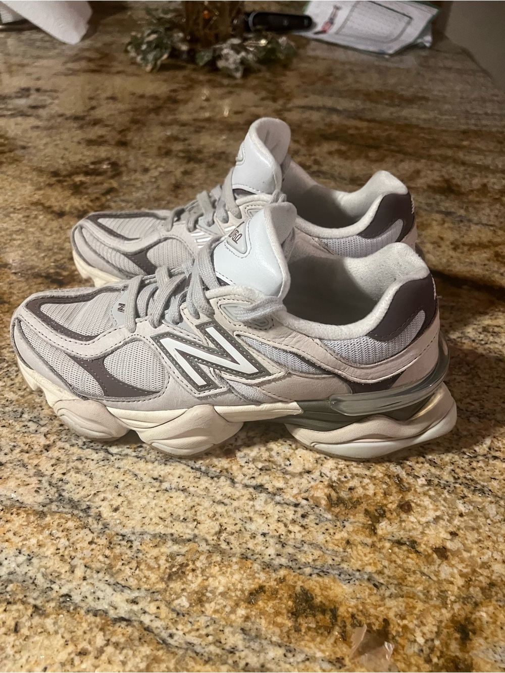 New Balance 9060 Grey White Men’s 6 Women’s 7.5